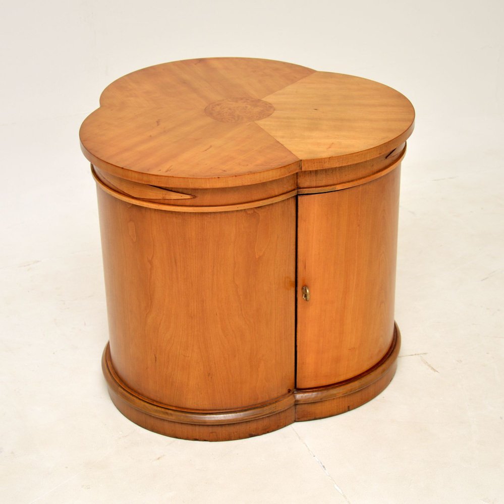 Schwedischer Art Deco Couchtisch aus satiniertem Birkenholz &amp; Nussholz ...