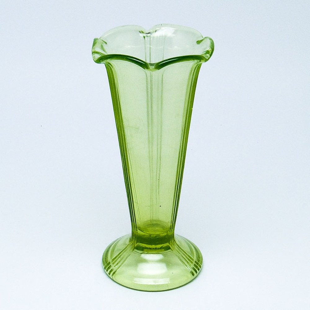 Art Deco Vase from Zawiercie Glassworks, Poland, 1930s for sale at Pamono