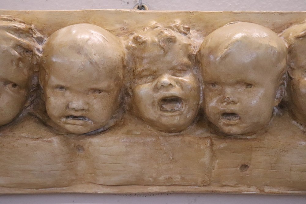 Sculpture BasRelief en Plâtre Peint en vente sur Pamono