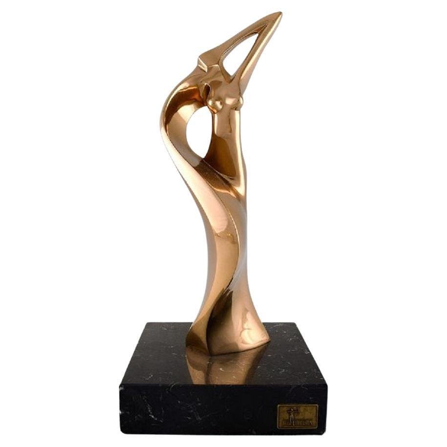 Sculpture En Bois Représentant Une Figure Féminine