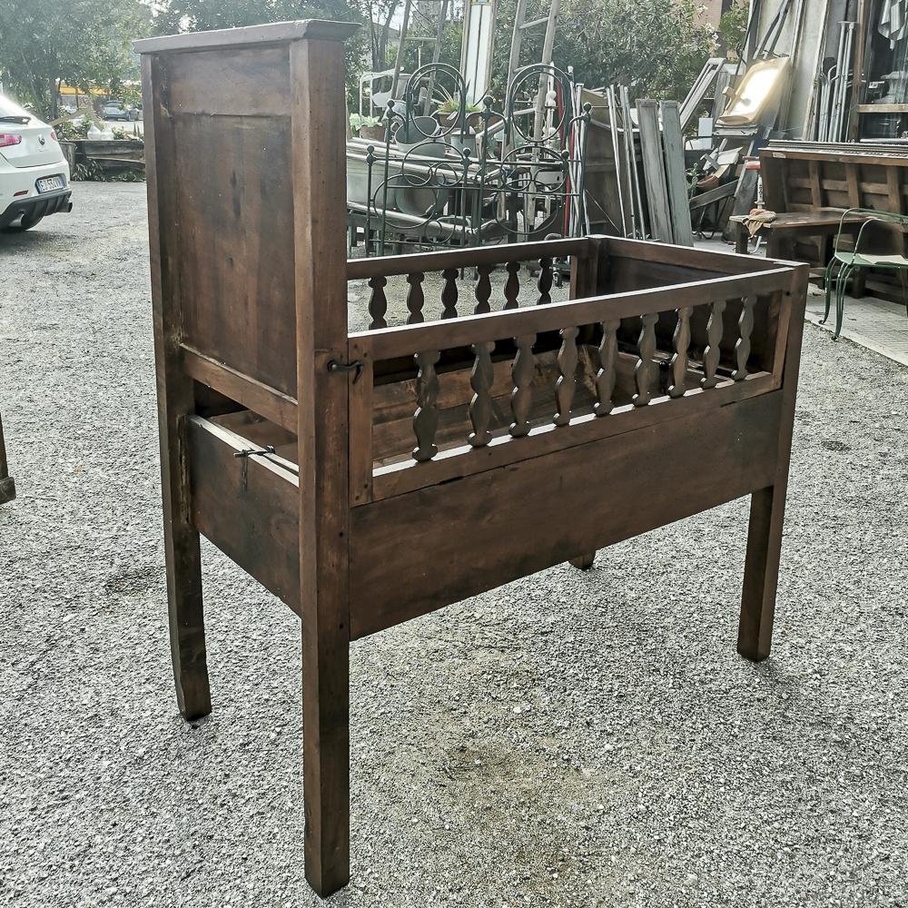 Wooden Bed Cradle, Italy for sale at Pamono