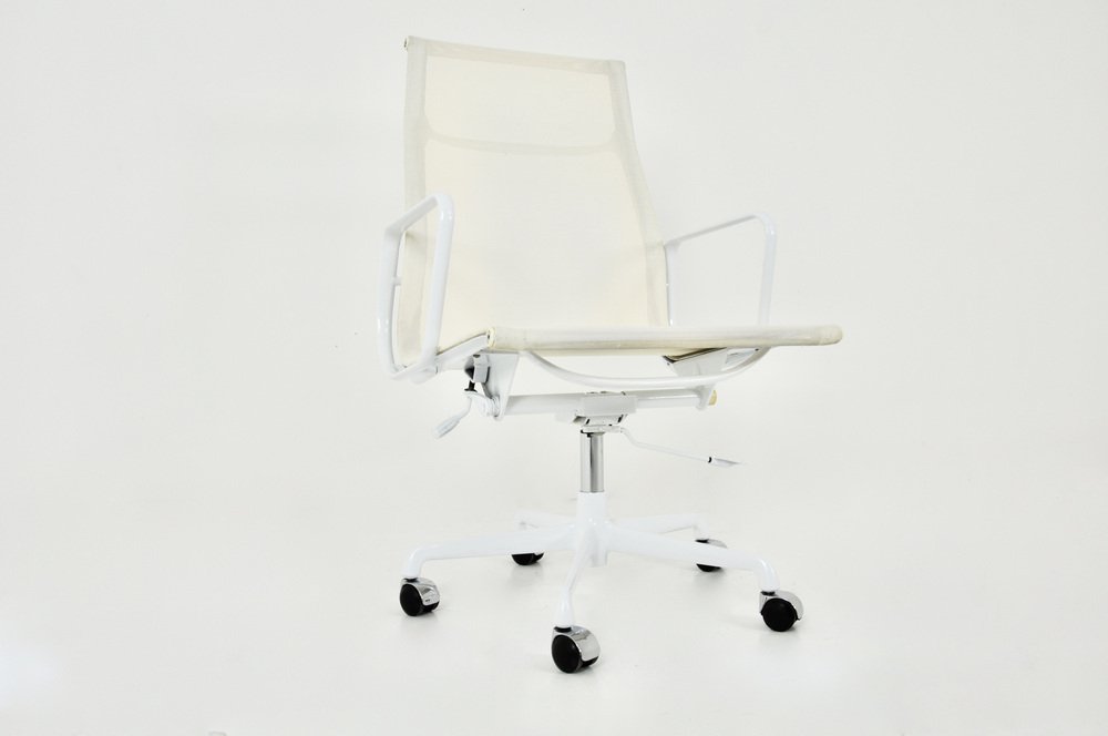 White Desk Chair by Charles & Ray Eames for ICF / Herman Miller, 1970s for sale at Pamono