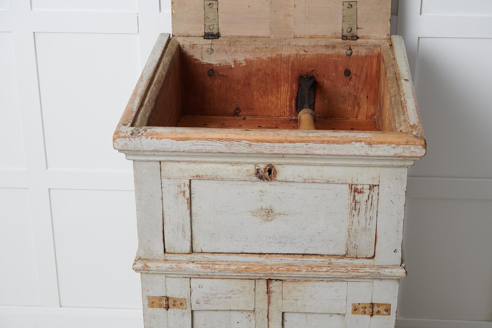 Antique Swedish Tall & Narrow for sale at Pamono