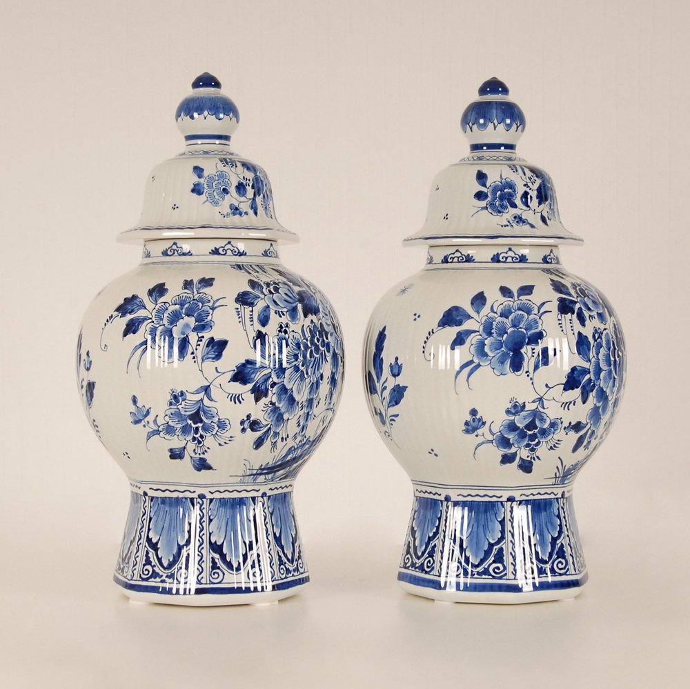 Niederländische Chinoiserie Vasen in Blau & Weiß von Royal Delft, 2er