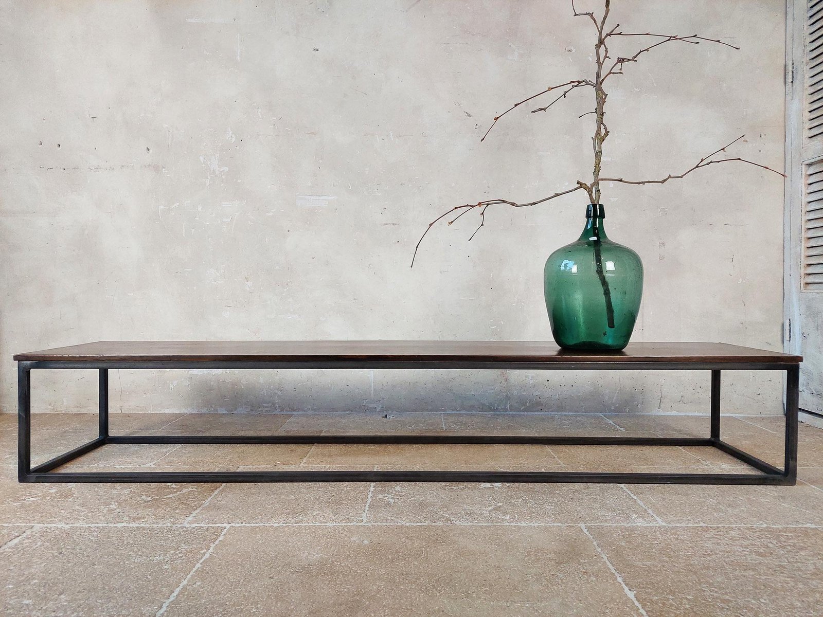 Table Basse Longue et Étroite en Noyer avec Structure en Acier en vente sur Pamono