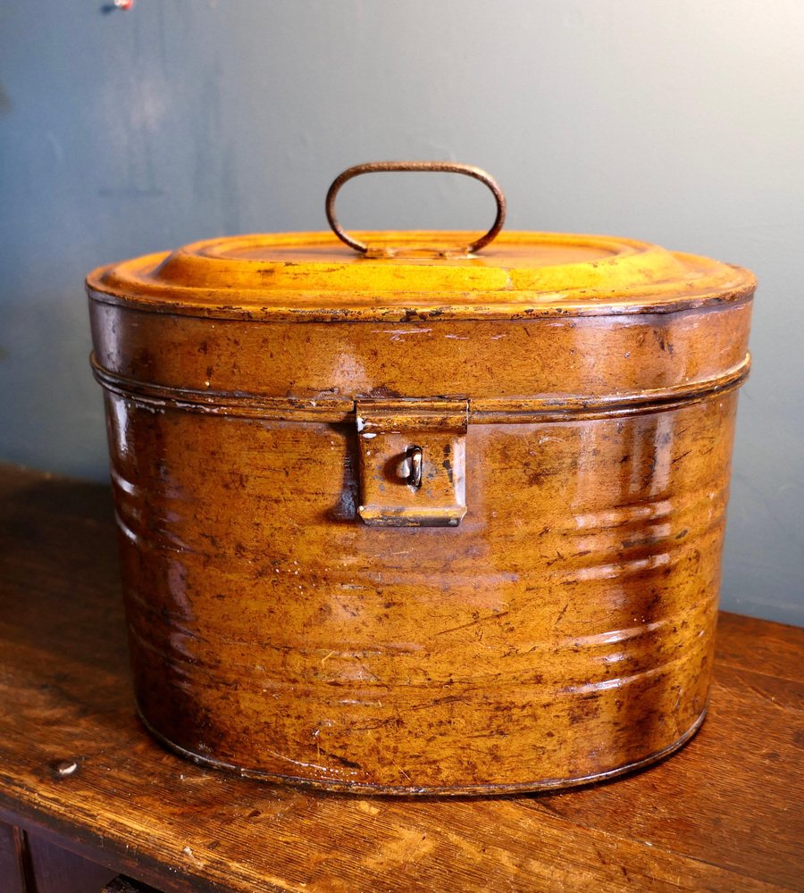 Large Victorian Original Painted Tin Hat Box, 1880s for sale at Pamono