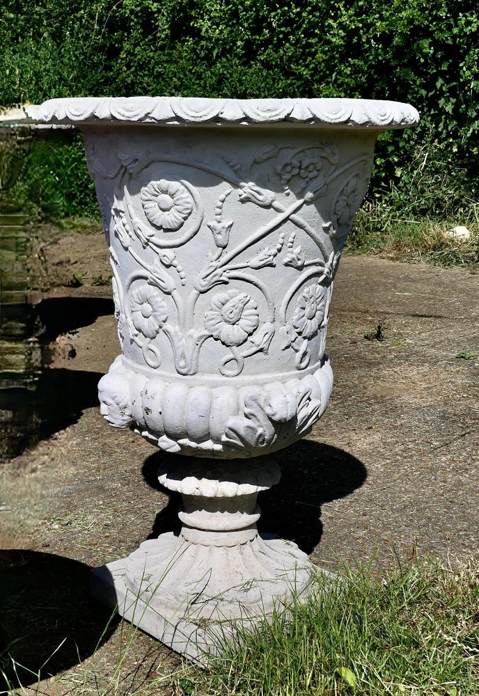 Large Classical Tudor Rose Garden Planter, 2000s for sale at Pamono