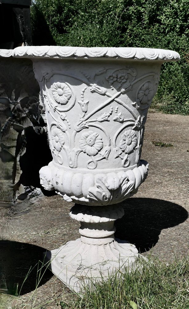 Large Classical Tudor Rose Garden Planter, 2000s for sale at Pamono