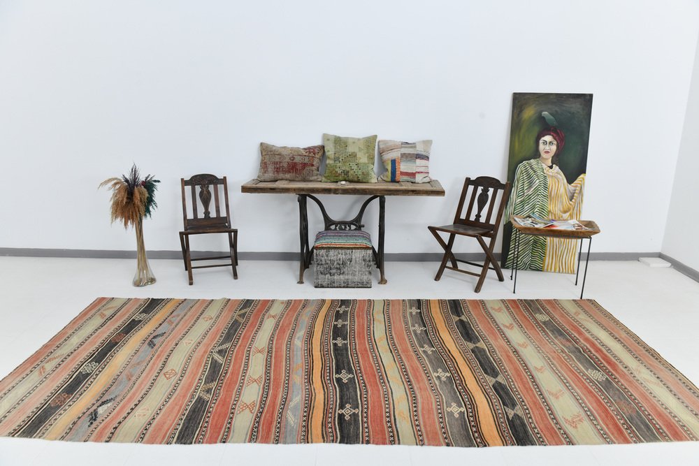 Large Vintage Turkish Kilim Rug for sale at Pamono