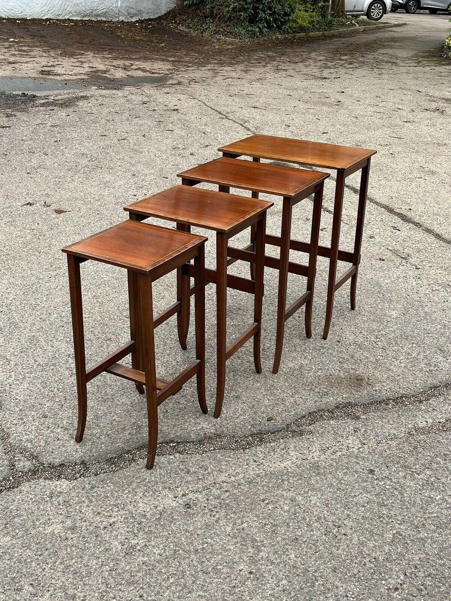Victorian Nesting Tables in Mahogany, Set of 4 for sale at Pamono