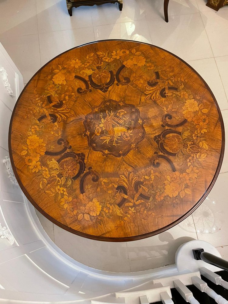 Table Basse Victorienne Antique en Noyer, 1860s en vente sur Pamono