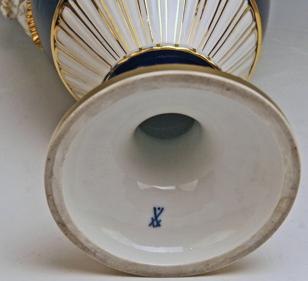 Meissen Snake Handles Vase by Leuteritz, 1934 for sale at Pamono