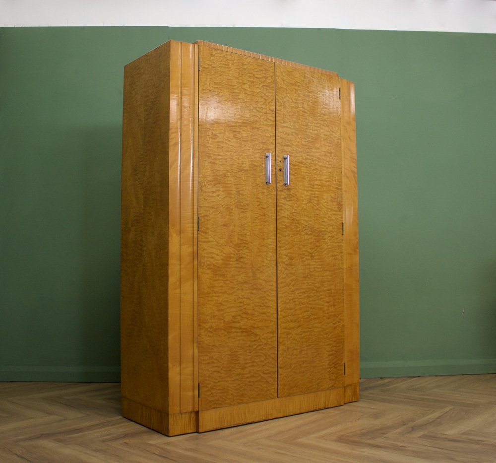 Britischer Art Deco Kleiderschrank aus Vogelaugen-Ahorn, 1930er bei ...