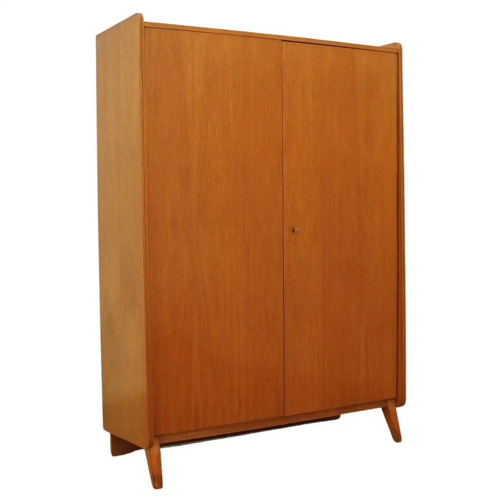 Modernistischer tschechischer Kleiderschrank aus Buche von František ...