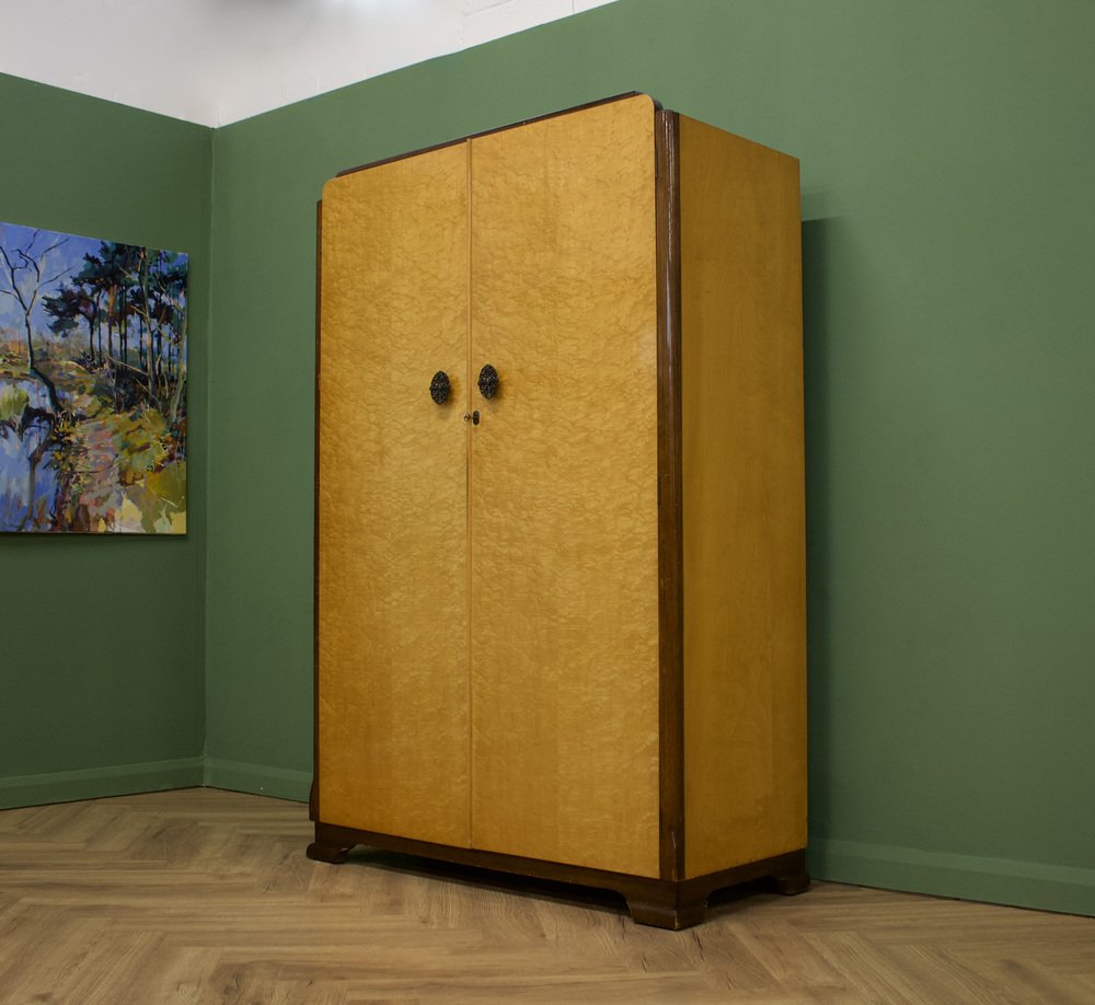 Britischer Art Deco Kleiderschrank aus Vogelaugenahorn, 1940er bei ...