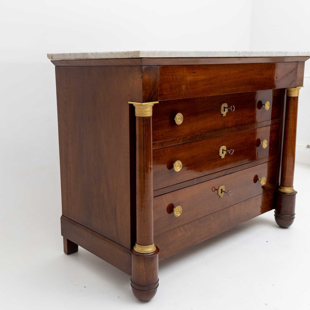 Cajonera Imperio francés con losa de mármol blanco, década de 1800 en