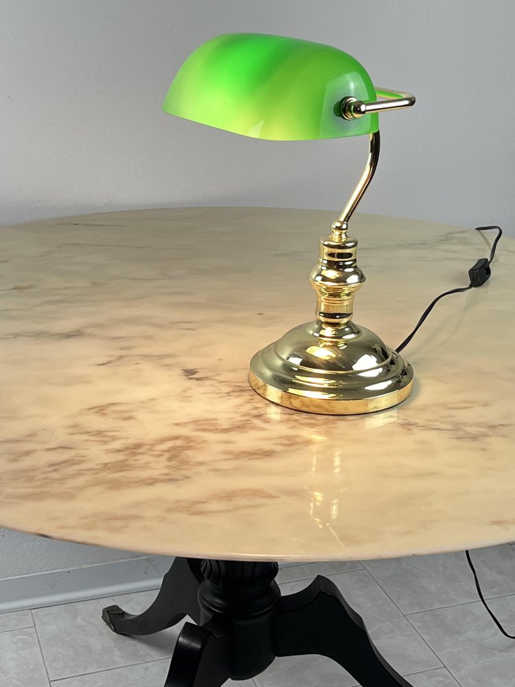 Luminaire : lampe de bureau à poser de style abj en verre vert et pied