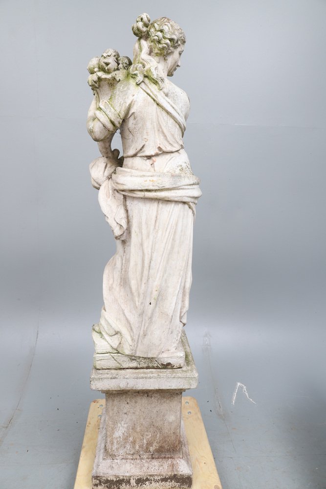 Gartenstatue der Fortuna mit dem Horn der Fülle bei Pamono kaufen