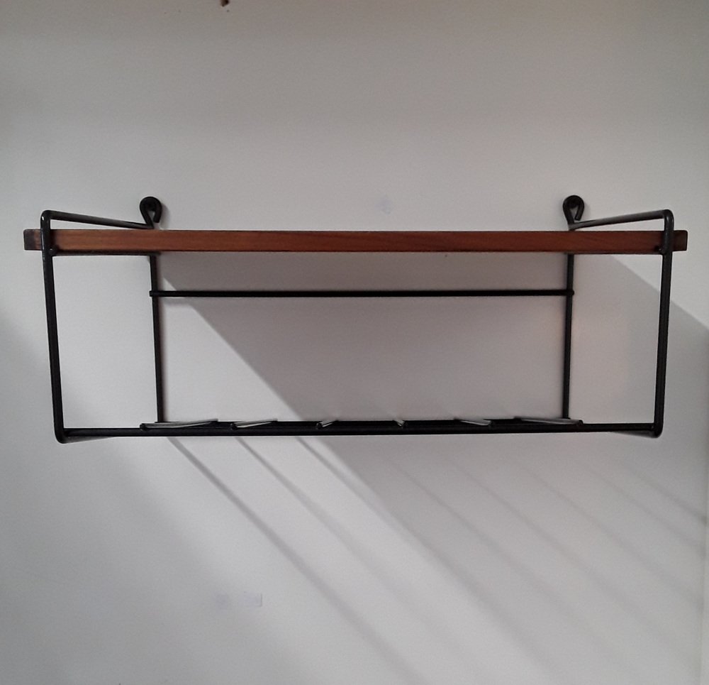 kleines-minimalistisches-mid-century-teak-wandregal-mit-schwarzem