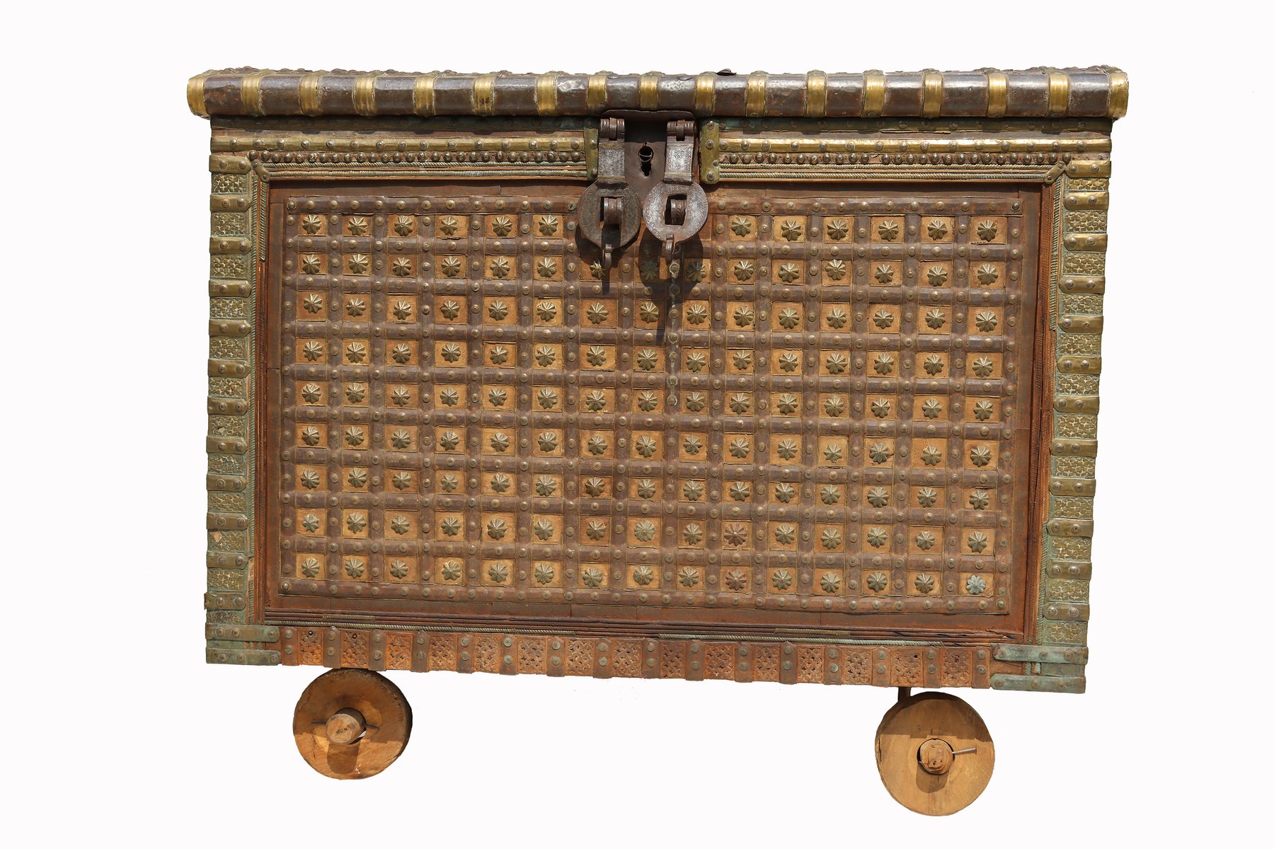 Vintage Indian Dowry Chest on Wheels, 1920s for sale at Pamono