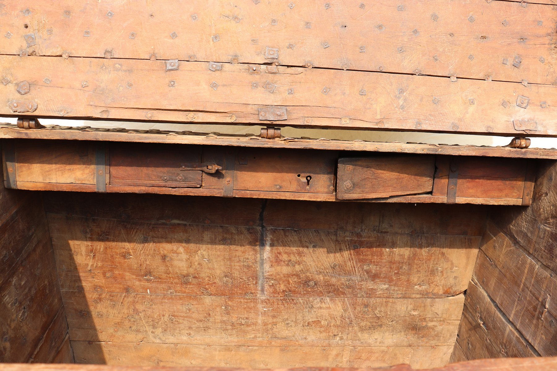 Vintage Indian Dowry Chest on Wheels, 1920s for sale at Pamono