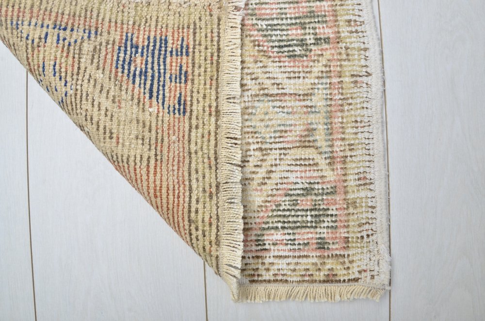 Small Turkish Vintage Wool Rug, 1960s for sale at Pamono