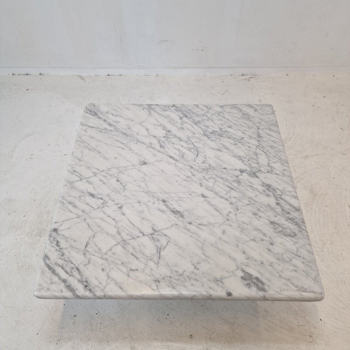 Italian Carrara Marble Coffee Table, 1980s for sale at Pamono