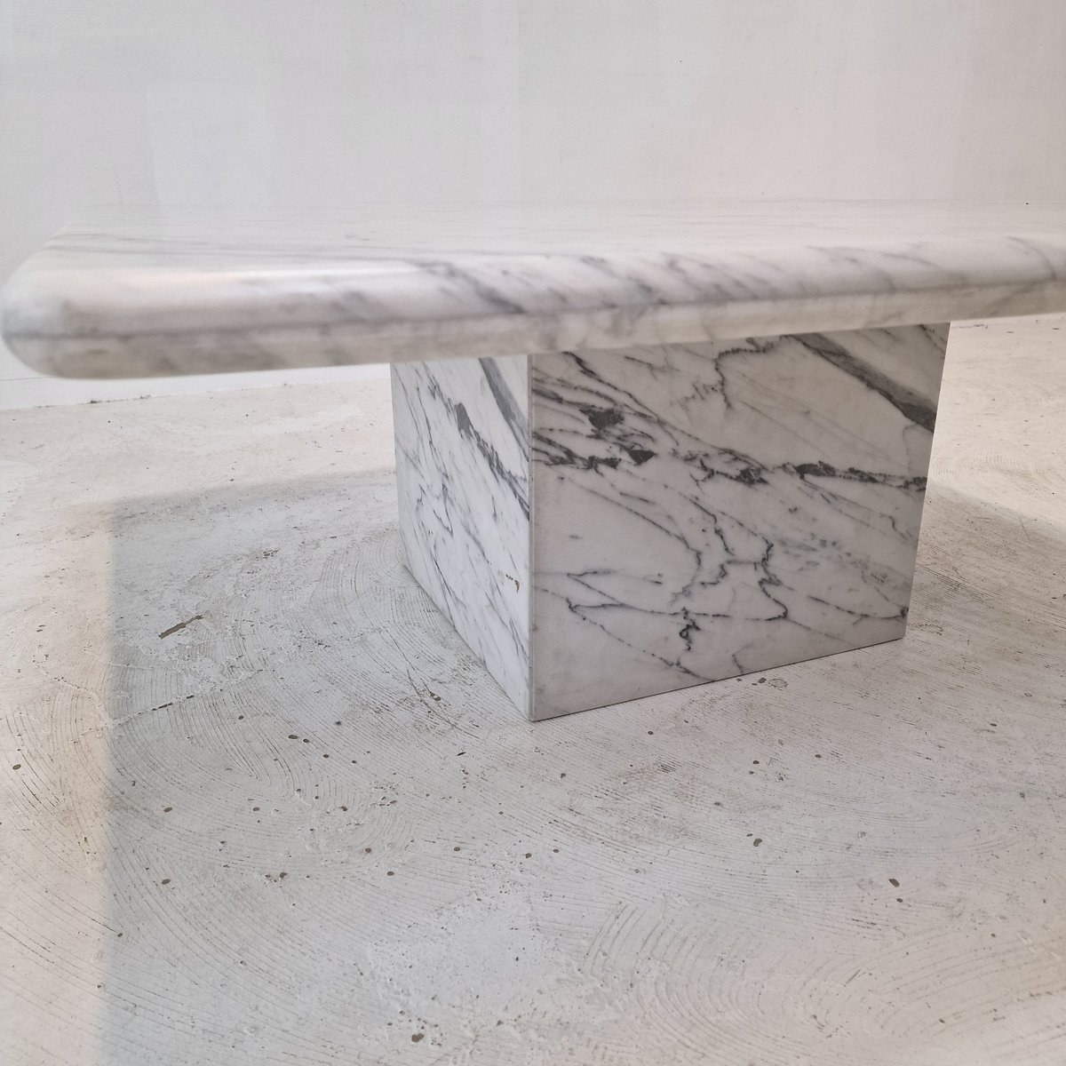 Italian Carrara Marble Coffee Table, 1980s for sale at Pamono