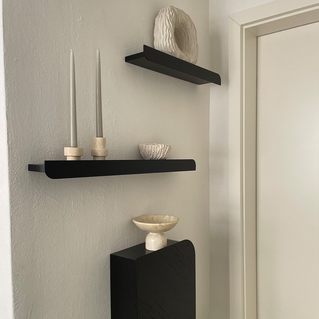 Mensola Da Parete Con Asta Nera 40x25x30 cm 8721012046177