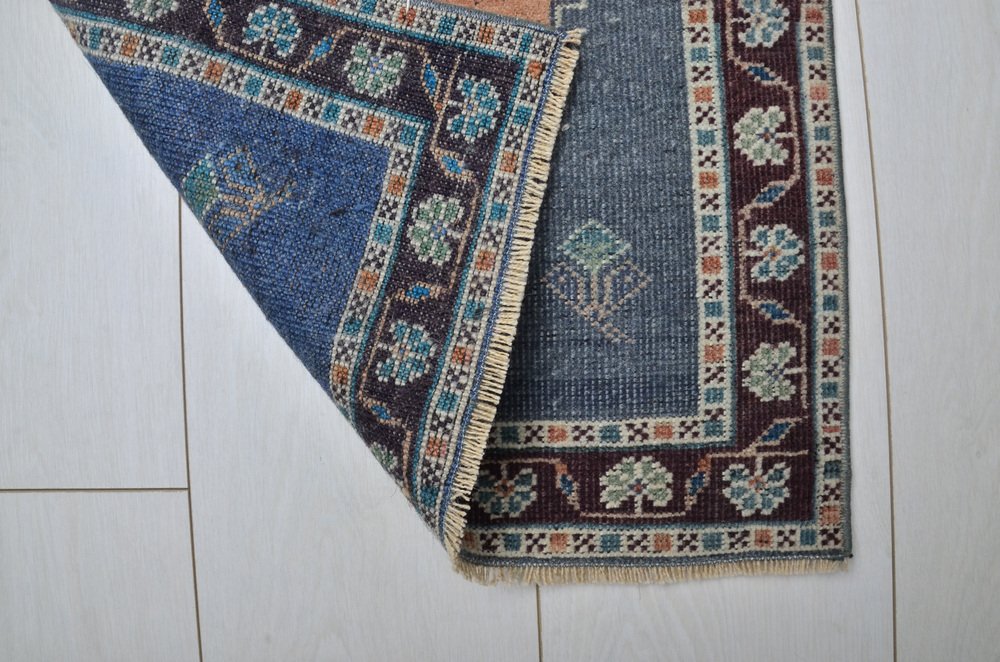 Small Turkish Rug, 1960s for sale at Pamono
