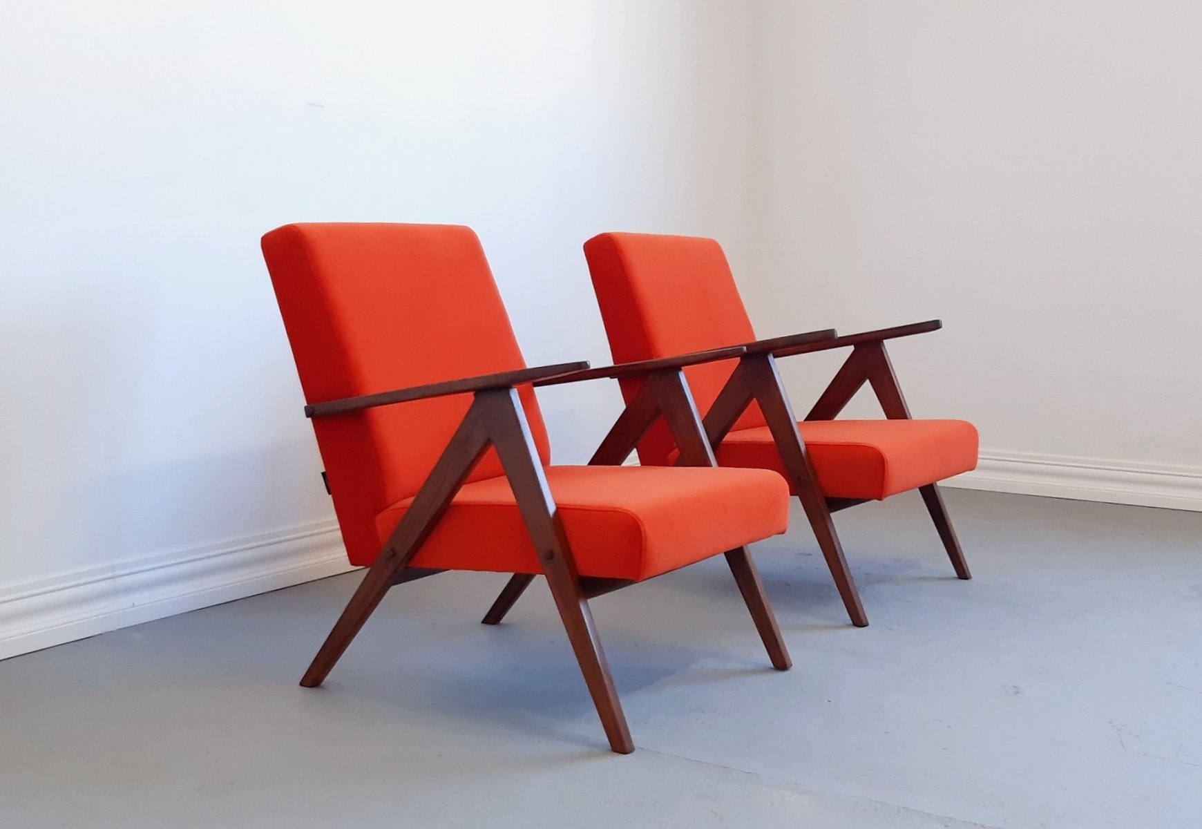 MidCentury Easy Chairs Model B 310 Var in Orange Velvet, 1960s, Set of 2 for sale at Pamono