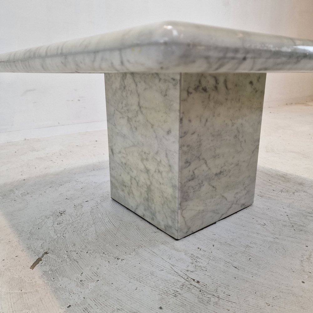 Italian Carrara Marble Coffee Table, 1980s for sale at Pamono