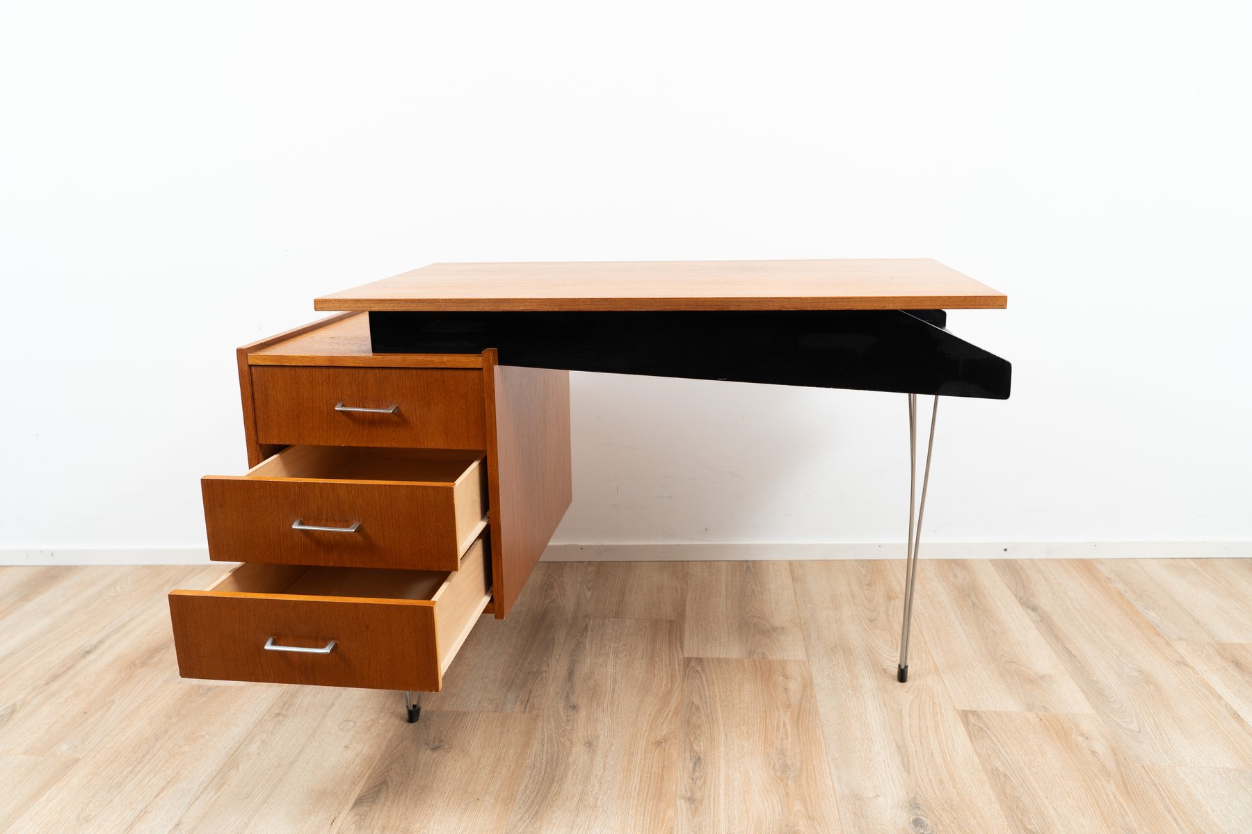 Hairpin Writing Desk by Cees Braakman from Pastoe, 1960s for sale at Pamono