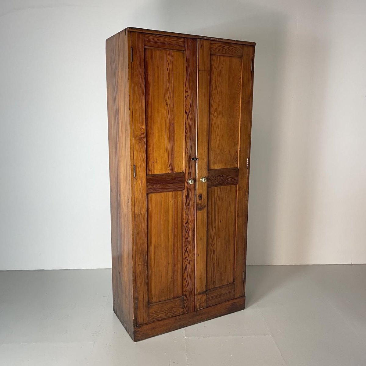 Victorian Pine Linen Cupboard for sale at Pamono