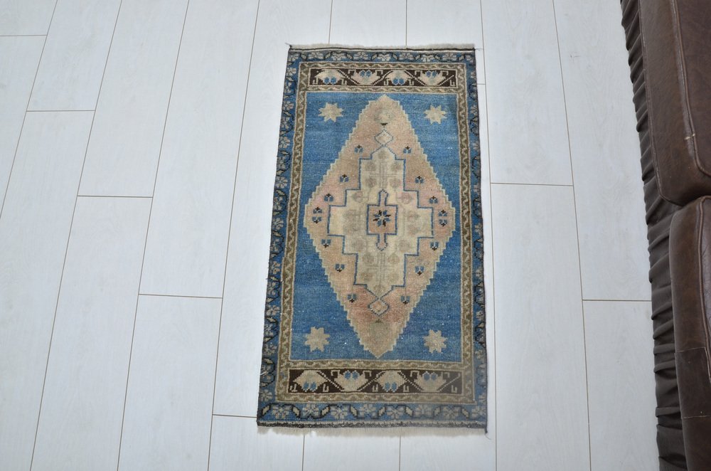 Small Antique Wool Rug, 1960s for sale at Pamono