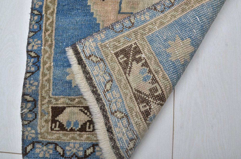 Small Antique Wool Rug, 1960s for sale at Pamono