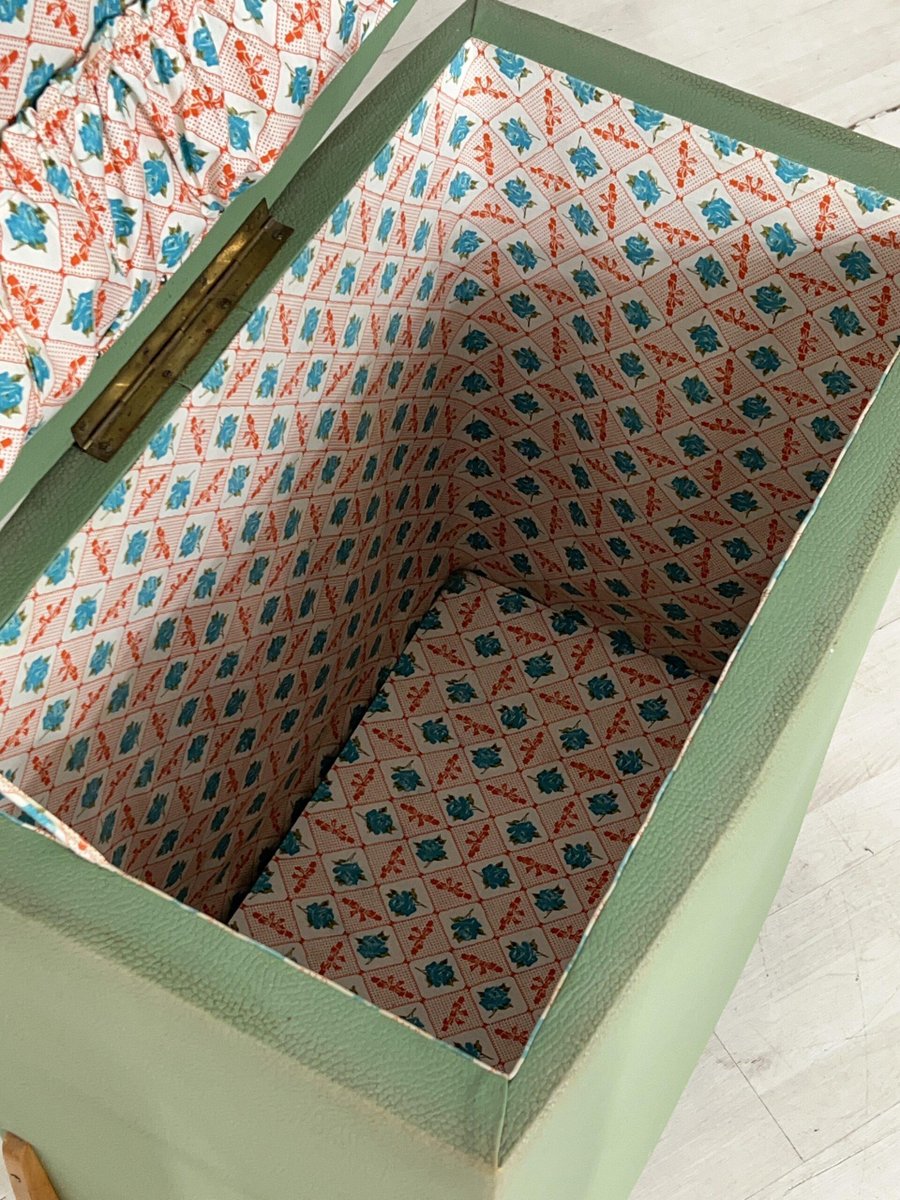 MidCentury Green Wood for sale at Pamono