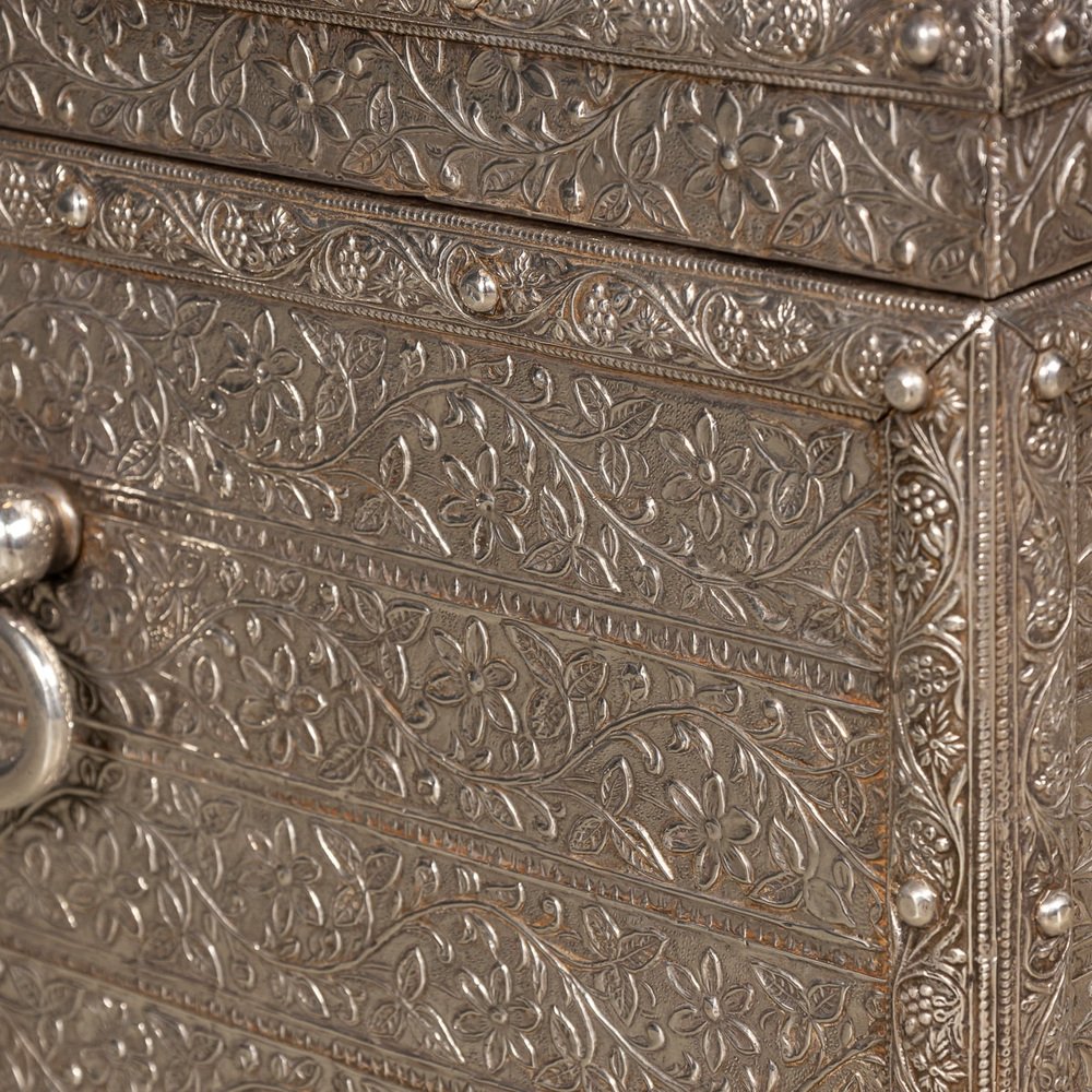 20th Century Indian Silver Massive Treasure Chest, 1900s for sale at Pamono