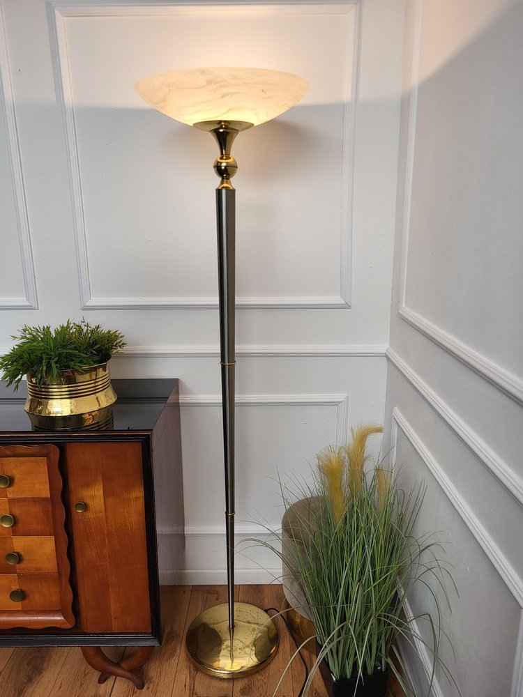 Italienische Art Deco Hollywood Regency Stehlampe aus Messing &amp; Glas ...