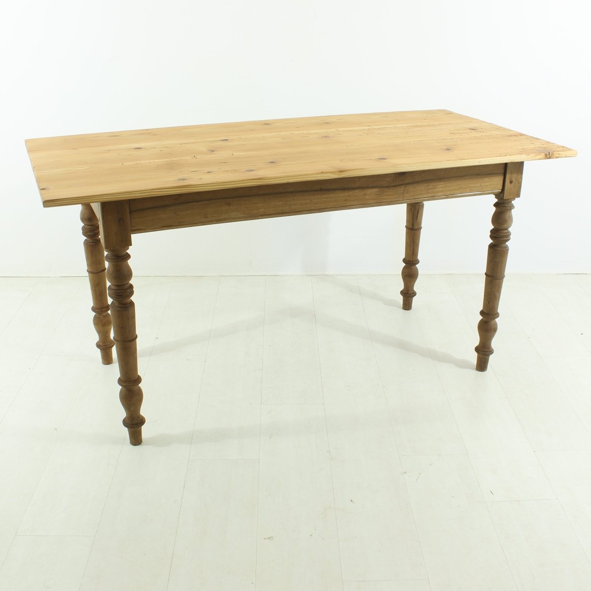 Mesa de comedor antigua, década de 1890 en venta en Pamono Mesa de comedor antigua, década de 1890 en venta en Pamono