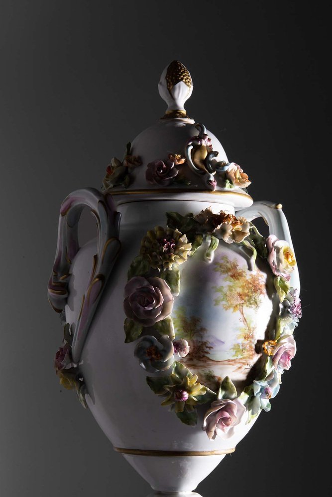 20th Century Capodimonte Porcelain Vase with Lid, 1930s for sale at Pamono