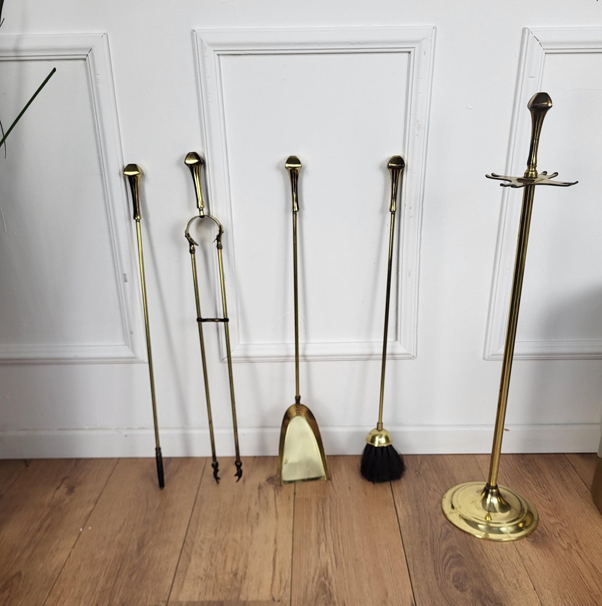 Kamin-Set Aus Metall - Elegantes Vintage-Design Mit Ständer