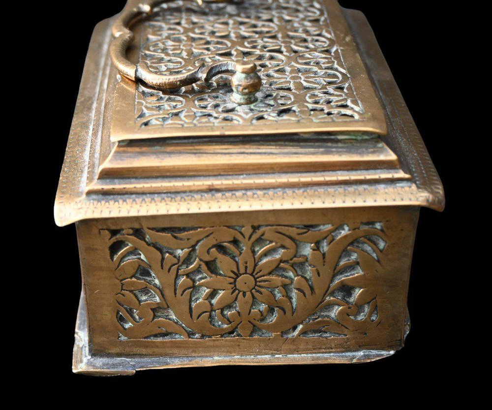 Long Distance Messenger Box Antique Brass Chest Messenger Box, 17th Century for sale at Pamono