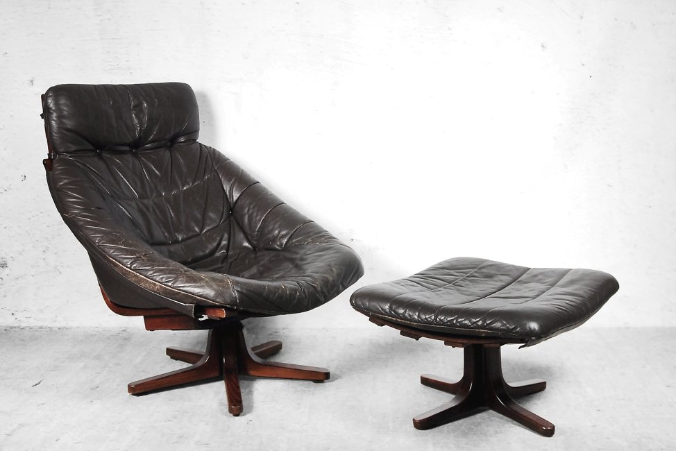 Scandinavian Swivel Leather Chair With Ottoman 1960s For At Pamono Scandinavian Swivel Leather Chair With Ottoman 1960s