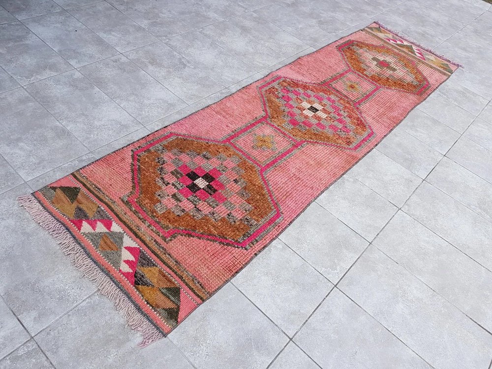 Turkish Wool Hallway Rug, 1960s for sale at Pamono