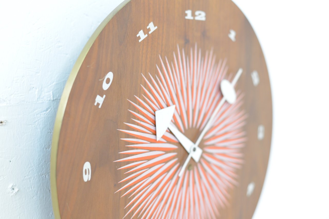 Horloge emblématique de Howard Miller par George Nelson Horloge emblématique de Howard Miller par George Nelson