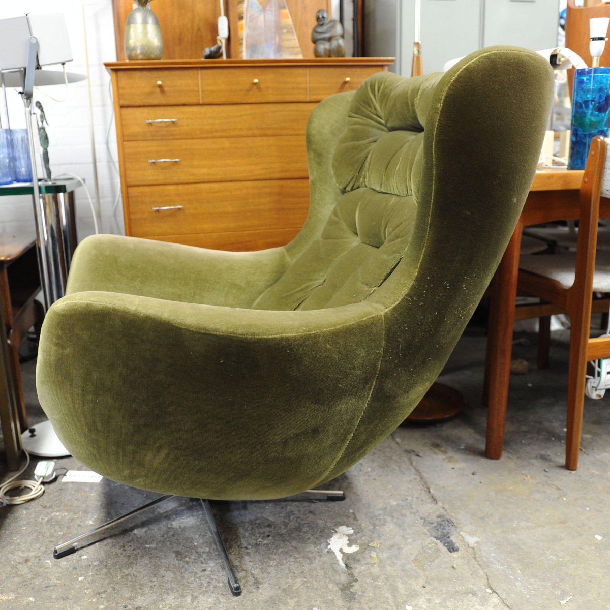 MidCentury Statesman Swivel Egg Chair and Pouf by Parker Knoll, 1970s