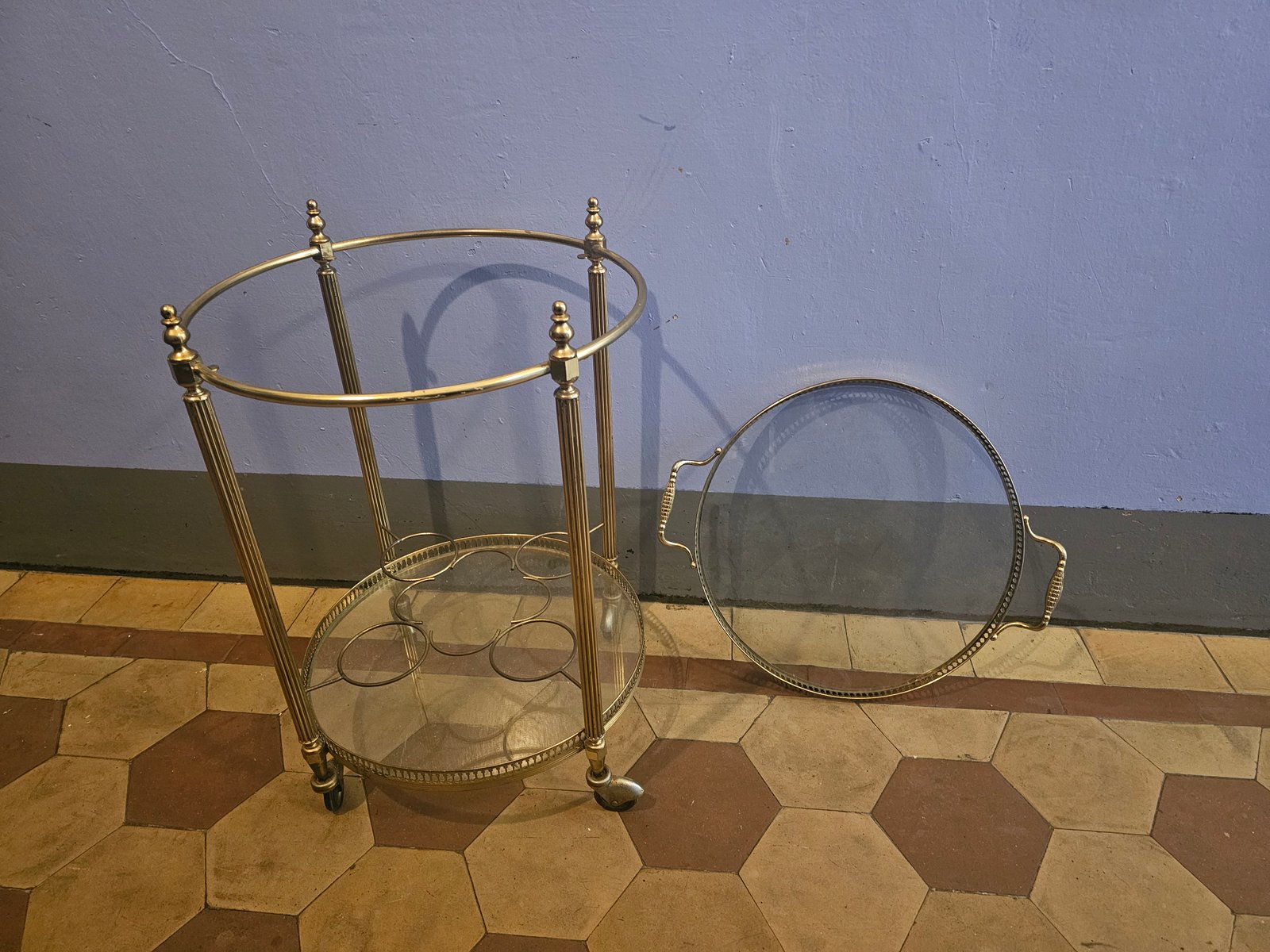Chariot de bar pliant italien du milieu du siècle dernier en plastique et métal
