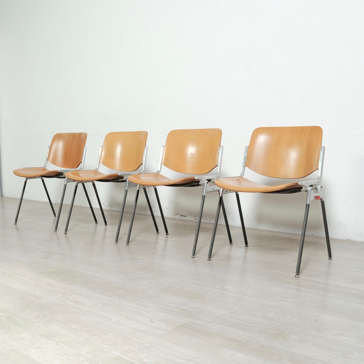 DSC Axis 106 Chairs by Giancarlo Piretti for Castelli, 1970s, Set of 4 ...