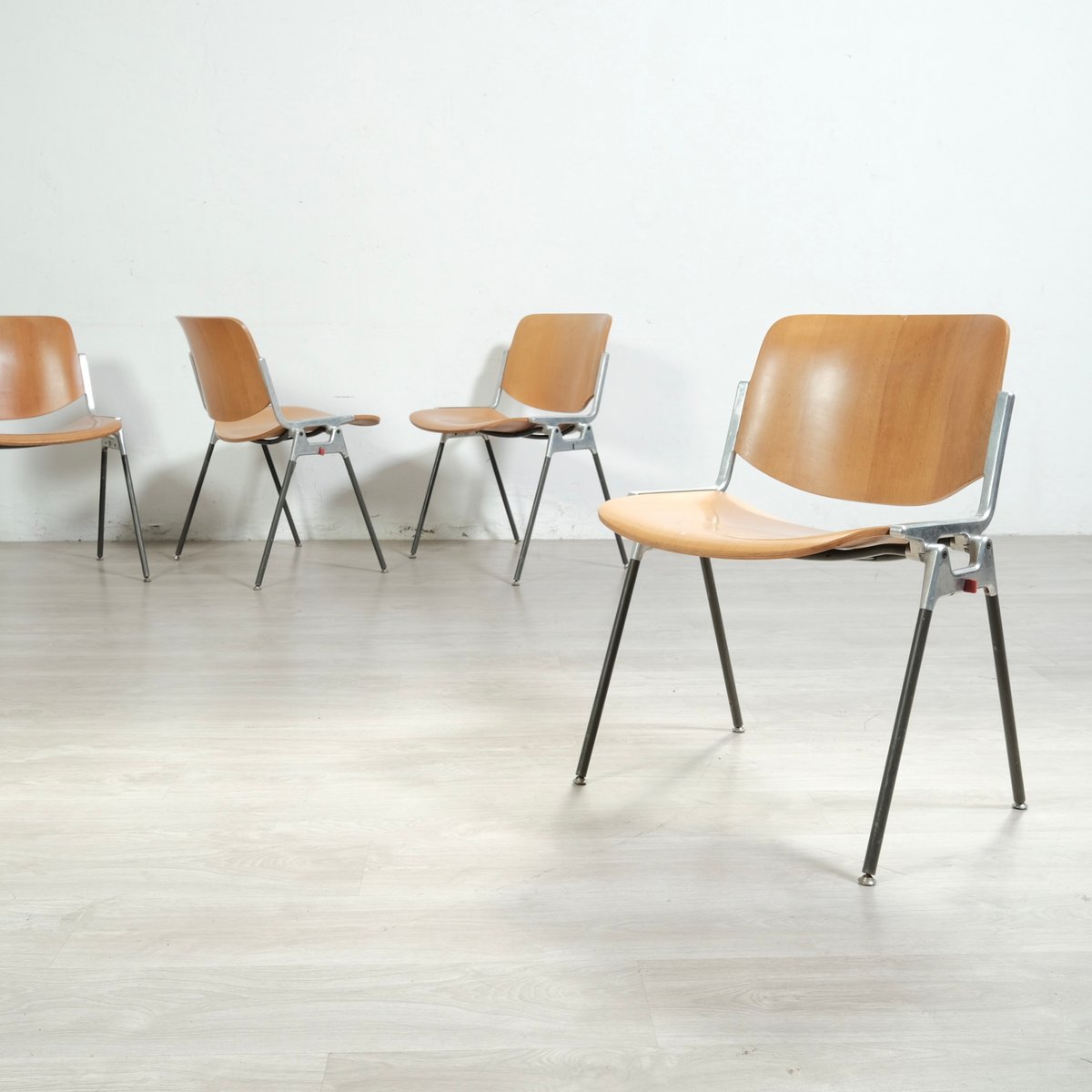 DSC Axis 106 Chairs by Giancarlo Piretti for Castelli, 1970s, Set of 4 ...